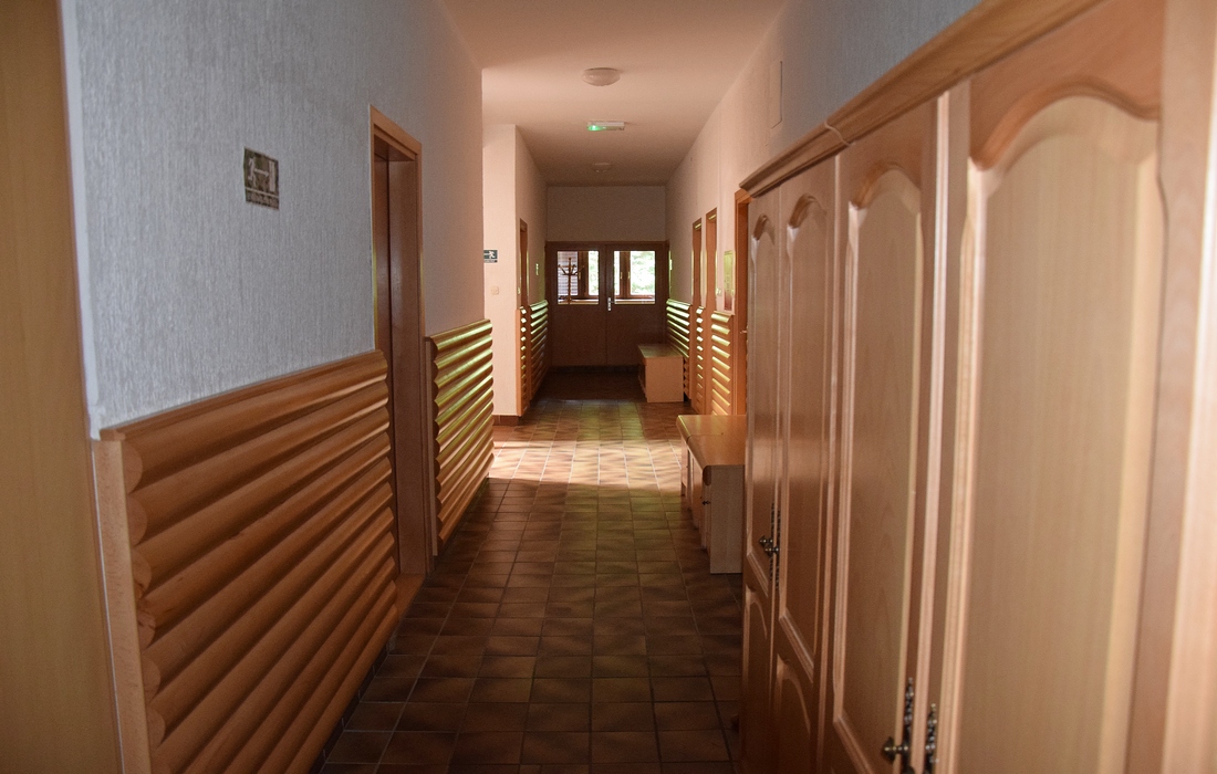 Long hall with bedrooms - Lodge Jankovac, Papuk